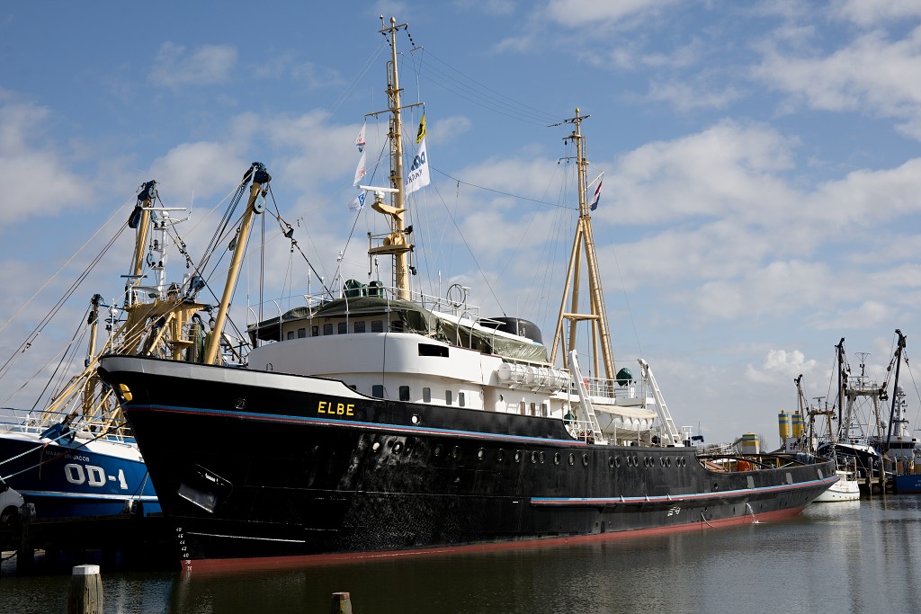 sleepboot sleepboten schip schepen scheepvaart hdr marine zeevaart ferry tanker containerschip containerschepen